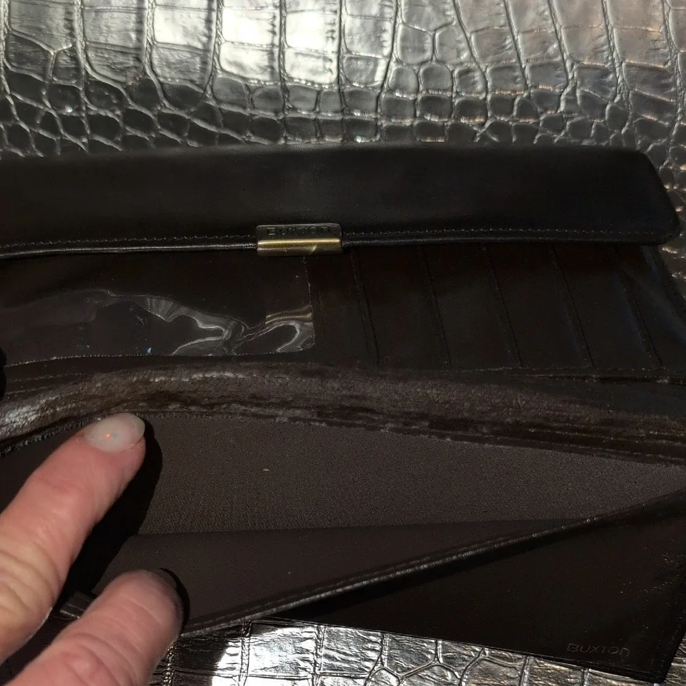 Brown Buxton Wallet With Kisslock Coin Compartment